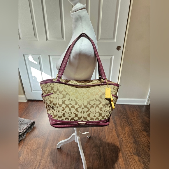 COACH AUTHENTIC F23297 PARK CARRIE SIGNATURE SATCHEL BURGUNDY COLOR PREOWNED - Picture 4 of 15
